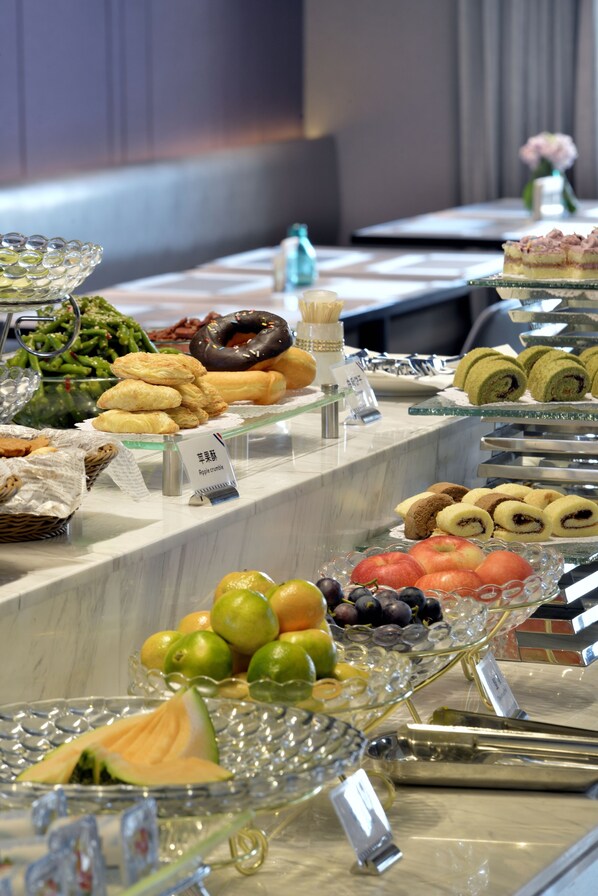 Desayuno buffet todos los días (con cargo) 