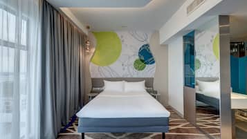 Superior Room, 1 Katil Ratu (Queen) | Peti besi dalam bilik, meja, kalis bunyi, seterika/papan seterika