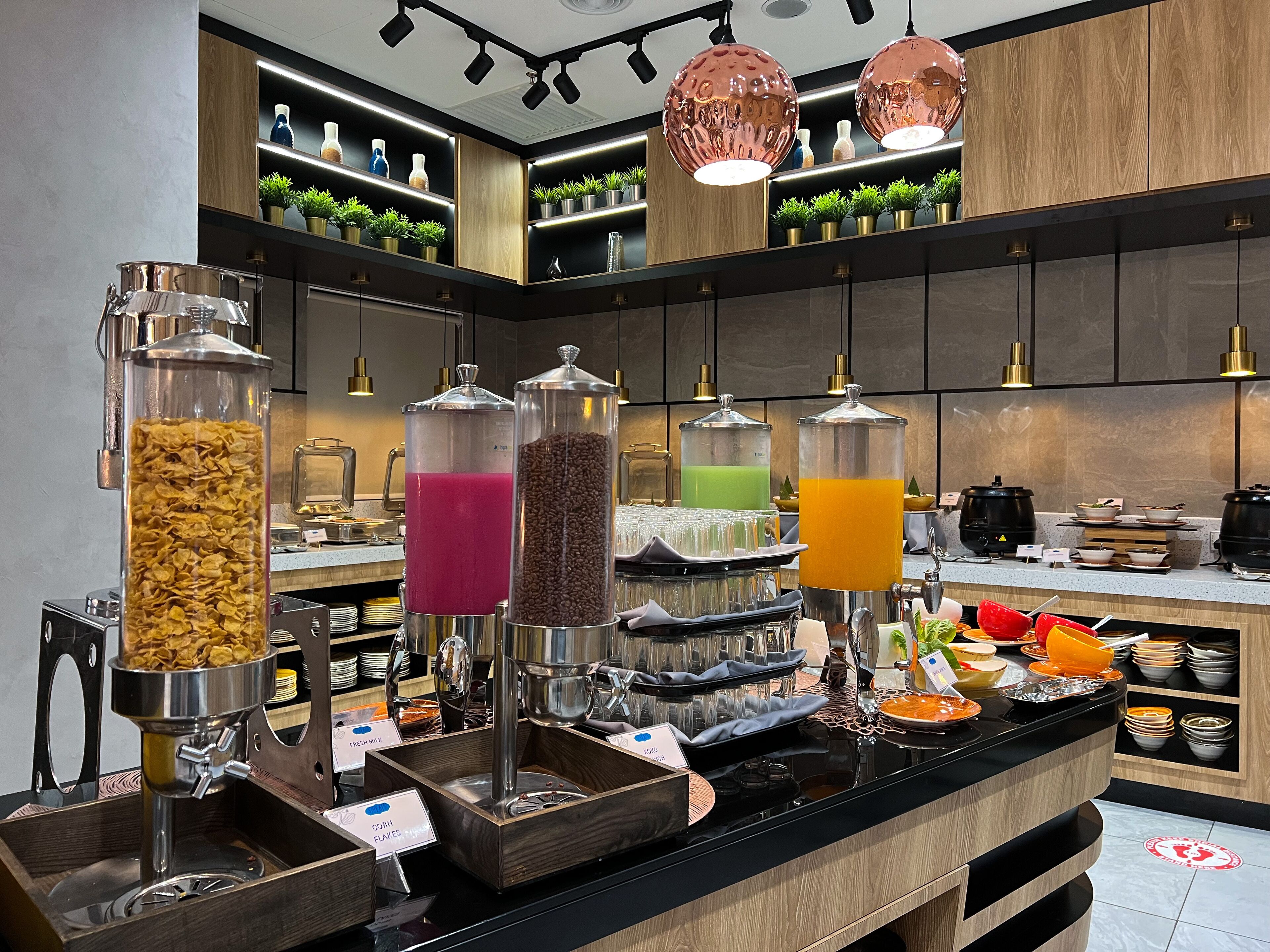 Daily buffet breakfast (MYR 20 per person)