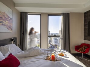 Habitació superior, 1 llit de matrimoni | Minibar, caixa forta a l'habitació i escriptori 