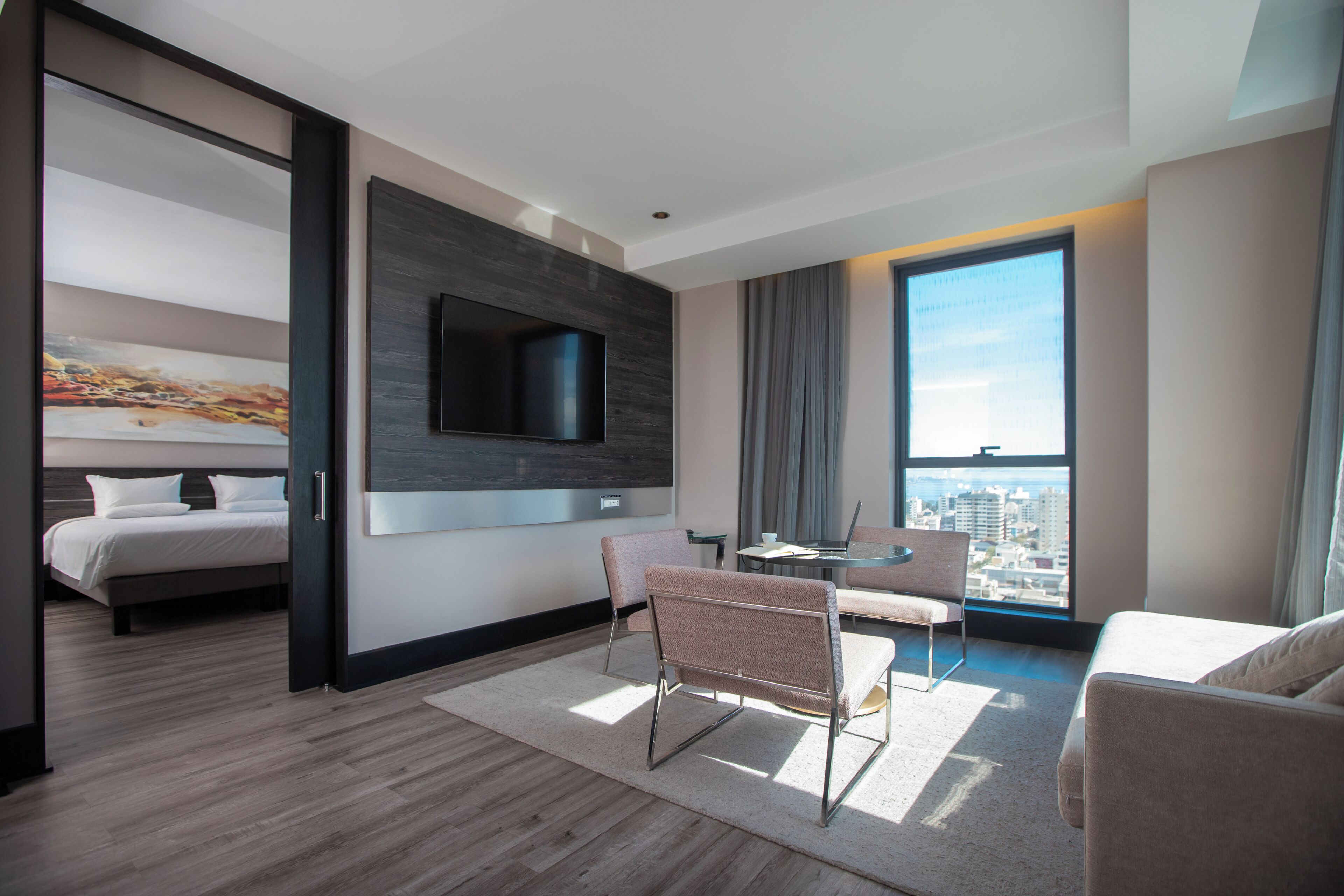 Chambre Supérieure, vue partielle sur l'océan (Superior King Suite)