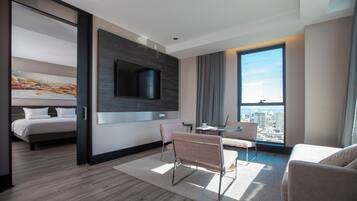 Chambre Supérieure, vue partielle sur l'océan (Superior King Suite)