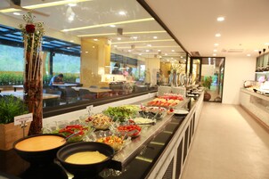 Desayuno continental diario (THB 250 por persona)