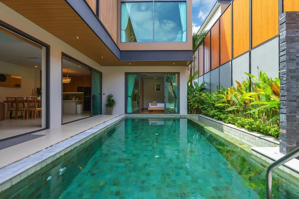 Three-Bedroom Villa | Living area | 40-inch Smart TV with digital channels