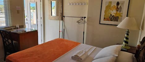 Standard-studio, 1 keskisuuri parisänky, tupakointi kielletty | Yksilöllisesti sisustettu, yksilöllisesti kalustettu