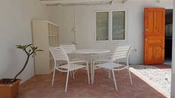 Junior Studio Suite, 1 Katil Ratu (Queen) dengan Katil Sofa | Teres/patio