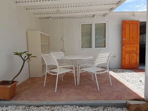 Junior studio suite, 1 queensize bed met slaapbank | Terras