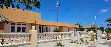 Bagian depan properti