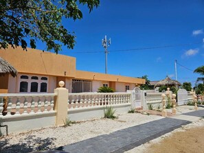 Front of property - Maria Mulata Apartments (Noord)