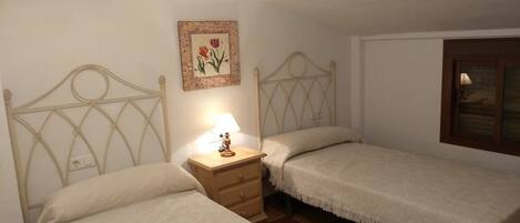 Familienapartment | Verdunkelungsvorhänge, schallisolierte Zimmer, Bettwäsche