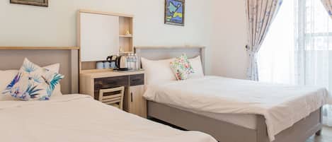 Standard Triple Room (202)