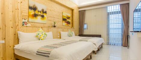Standard Quadruple Room (101) | Desk, blackout curtains, soundproofing, free WiFi