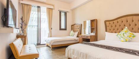 Tremannsrom – standard (301) | Skrivebord, blendingsgardiner, lydisolert og wi-fi (inkludert)