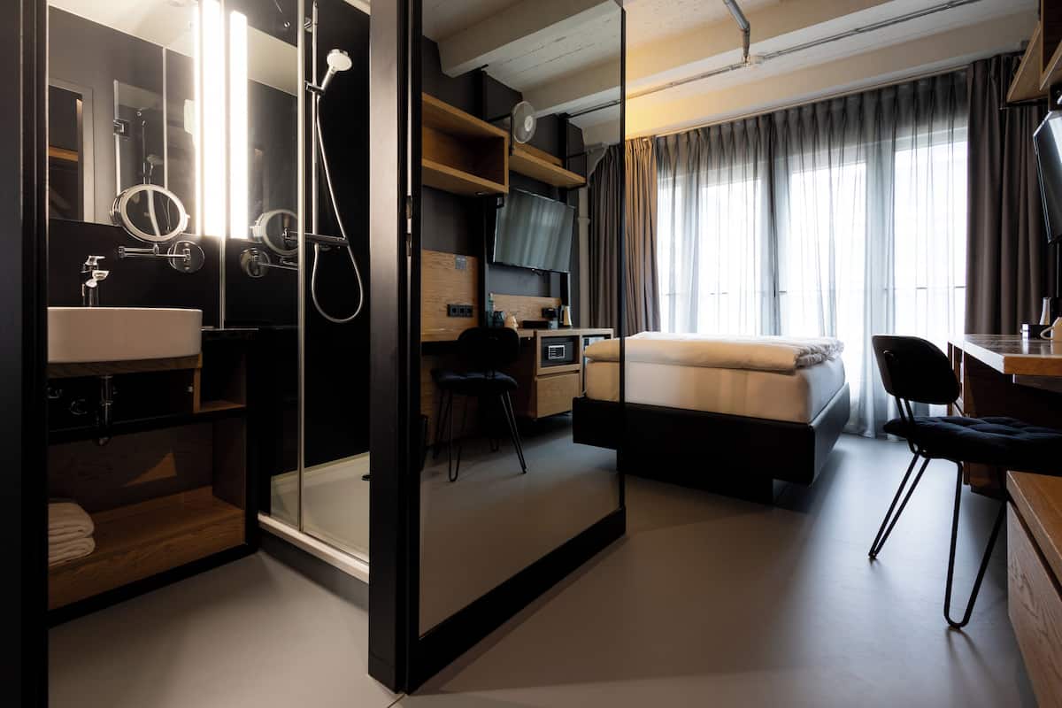 Chambre Double Standard | 1 chambre, coffres-forts dans les chambres, décoration personnalisée
