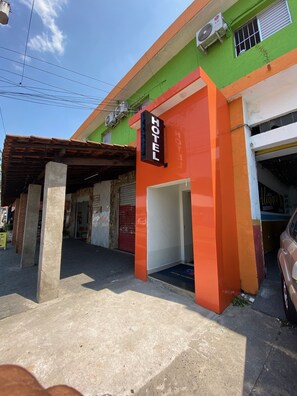 Fachada de la propiedad