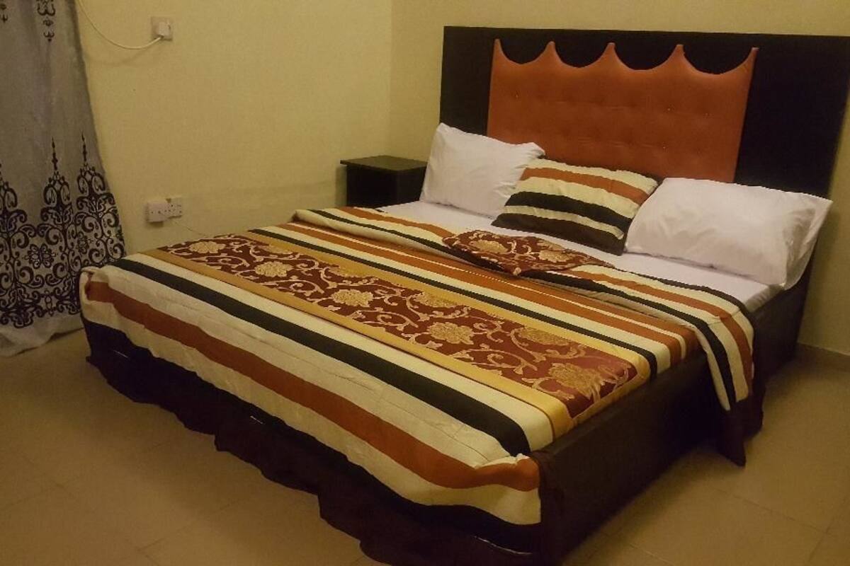 Executive Double Room, Non Smoking | Desk, free WiFi, bed sheets