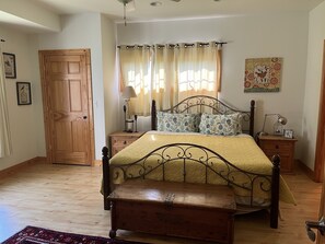 3 slaapkamers, een strijkplank/strijkijzer, wifi, beddengoed