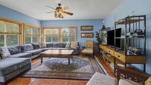 TV, fireplace, DVD player, stereo - Beautiful home near resort amenities, WIFI (Galena)