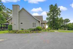 Exterior - Beautiful home near resort amenities, WIFI (Galena)