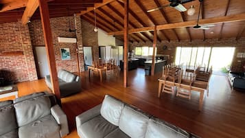 TV, fireplace, DVD player, books