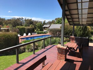 Outdoor dining -  Prom Coast Holiday Lodge (Waratah North)