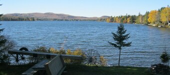 Marca de la casa nueva construcción de la viga en prístina Volver Lago