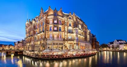 Adventure & Romance on a Classic Live-Aboard Boat in the Heart of Amsterdam