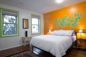 1 soverom, memory foam-senger, skrivebord og strykejern/-brett