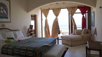 4 bedrooms, desk, iron/ironing board, travel crib