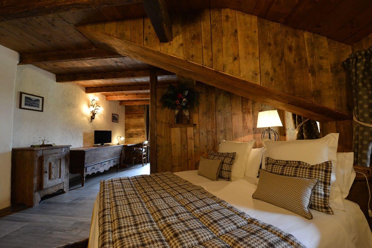 junior suite | in-room safe, blackout curtains, soundproofing, free wifi