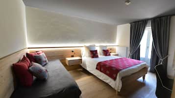 Habitació doble o amb dos llits individuals estàndard | Caixa forta a l'habitació i cortines opaques