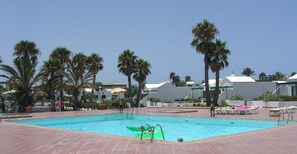 The communal swimming pool at Jardin del Sol