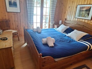 2 bedrooms, iron/ironing board, free WiFi, bed sheets - Warm and cozy chalet with fireplace, free Wi-Fi and elegant comfort. (La Monta)
