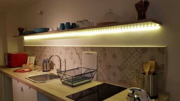 Fridge, microwave, stovetop, coffee/tea maker