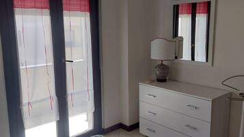 2 Schlafzimmer, Bügeleisen/Bügelbrett, Reisekinderbett, kostenloses WLAN
