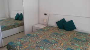 2 bedrooms, iron/ironing board, travel cot, free WiFi