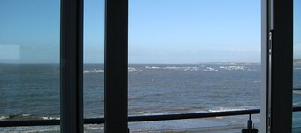 5* Self Catering Penthouse, Llanelli, Beach, Sea Views, Walks, Golf, Cycle.