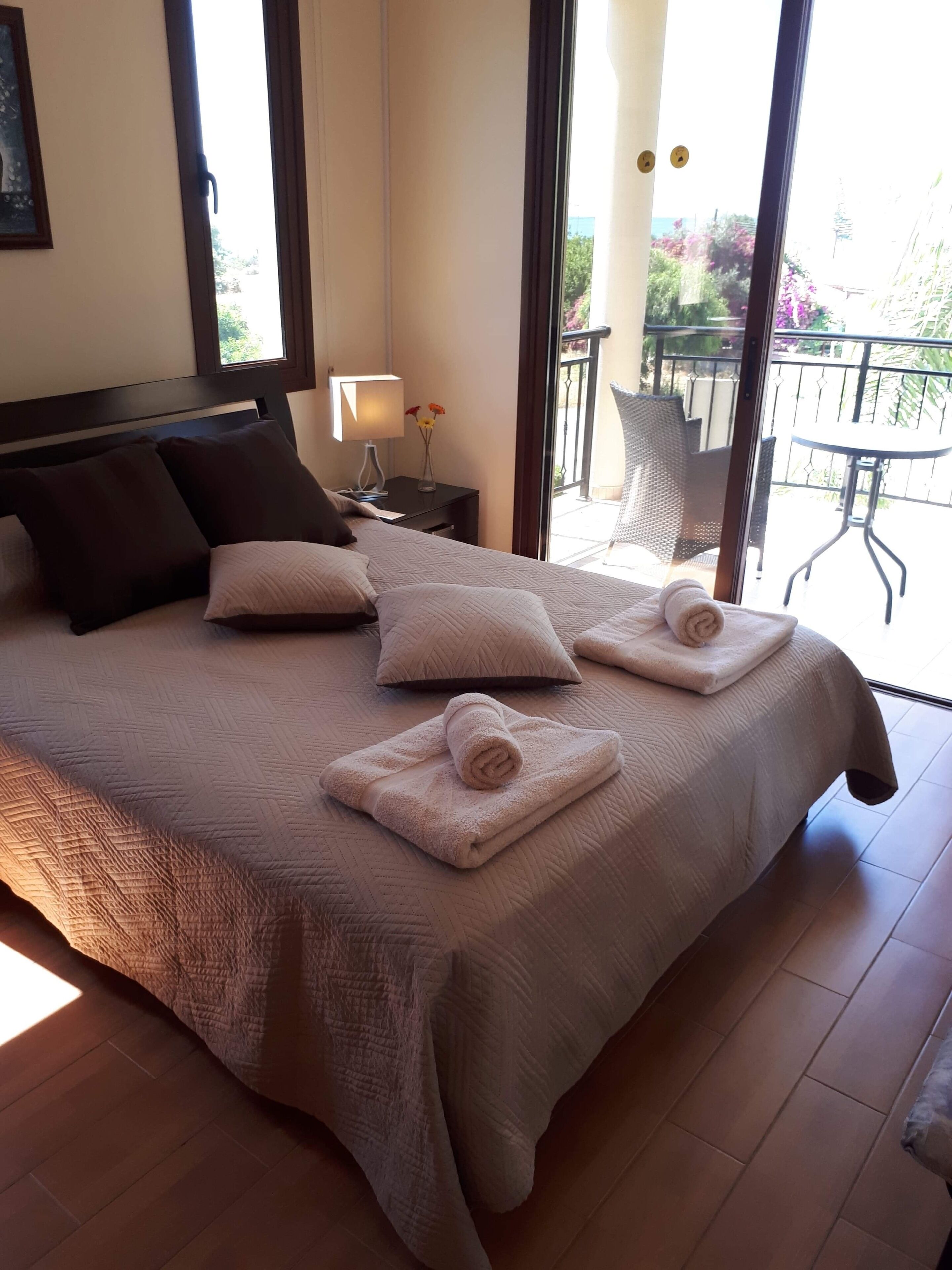 4 Schlafzimmer, Zimmersafe, Schreibtisch, Bügeleisen/Bügelbrett