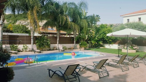 BAYVIEW, 4 bed villa, Certificate of Excellence - Close to the beach, Free WiFi