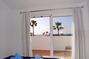 Interior - 'Casa Miguel' - fantastic villa with private sunny garden, wi-fi and air con! (Oasis del Sur)