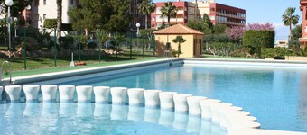 Smuk 2. sal lejlighed, stor terrasse, havudsigt, privat pool, air con