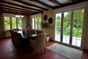 Dining - Mansion - Colroy-la-grande (Colroy-la-Grande)