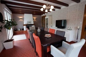 Dining - Mansion - Colroy-la-grande (Colroy-la-Grande)