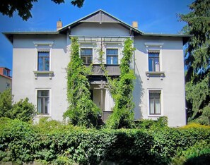 Exterior - Cozy Holiday Apartment in a listed Villa (Sachsen)