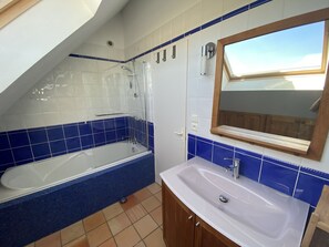 Duschwanne, Haartrockner, Toilettenpapier