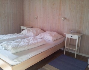 2 bedrooms, iron/ironing board, free WiFi - Bright Danish wooden house with unobstructed views of the countryside, pets welcome (Kating)