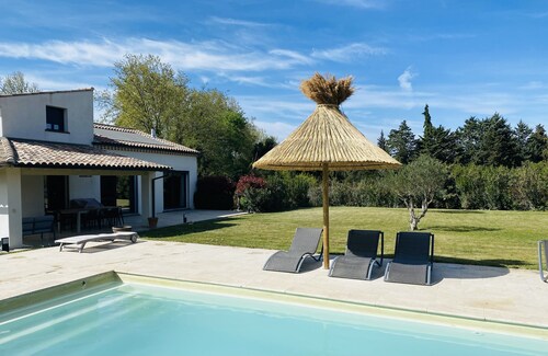 Villa 220m2, land 3000m2, 5 "village on foot, 4km Saint-Rémy-de-Provence