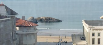 Hyper Centre Biarritz, Studio- 40 M2, Sea view, beach 3 mn walk, free WIFI
