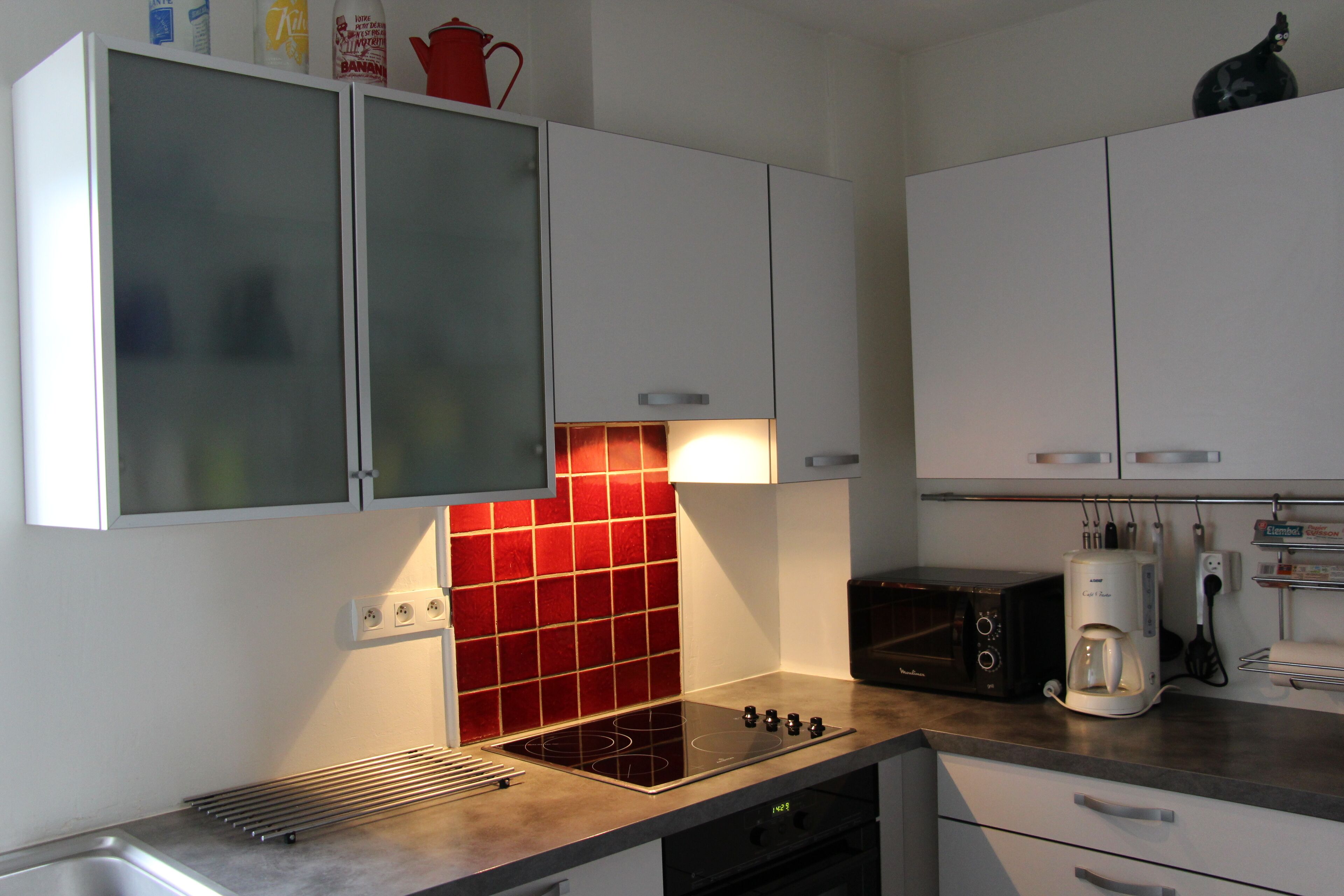 Geladeira, micro-ondas, fogão, cooktop