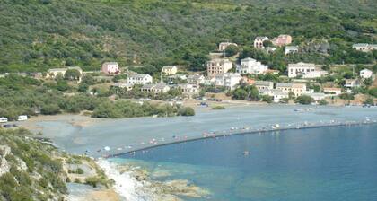 A 1.5 km de la mer appartement dans maison de caractĂšre